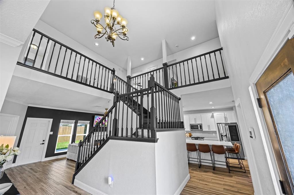 5702 W Vistaglen Loop, Houston, Texas image 6