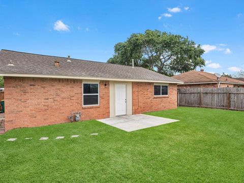 Single Family Residence in Pasadena TX 1410 Middle Park Street 15.jpg