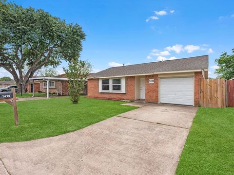 Single Family Residence in Pasadena TX 1410 Middle Park Street.jpg