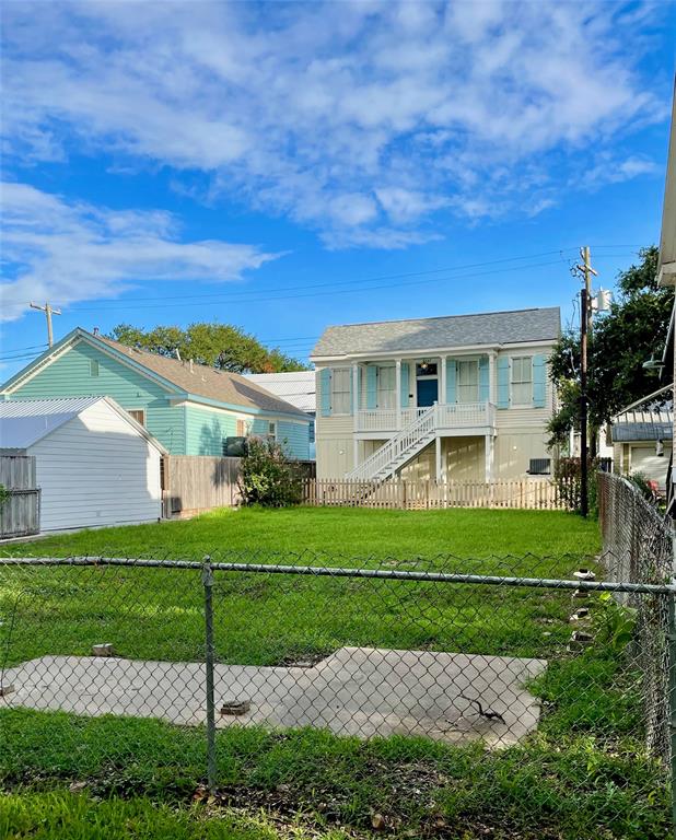 2107 Avenue M 1/2, Galveston, Texas image 3