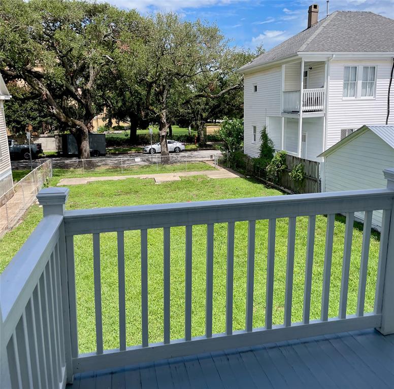 2107 Avenue M 1/2, Galveston, Texas image 8