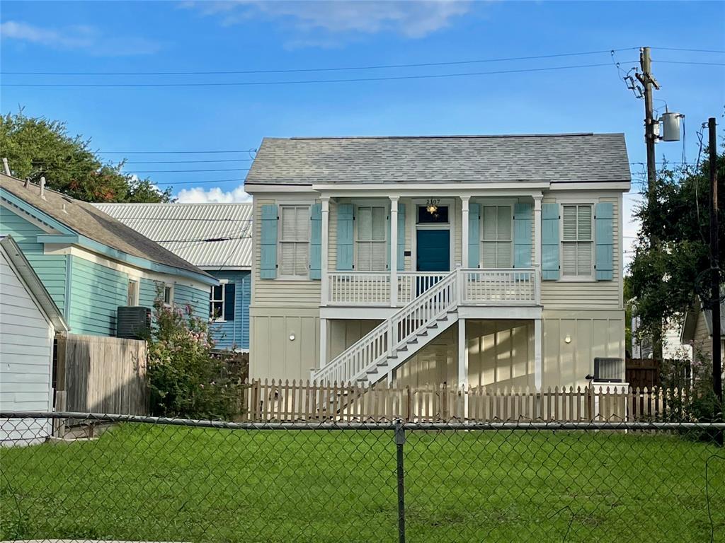 2107 Avenue M 1/2, Galveston, Texas image 1