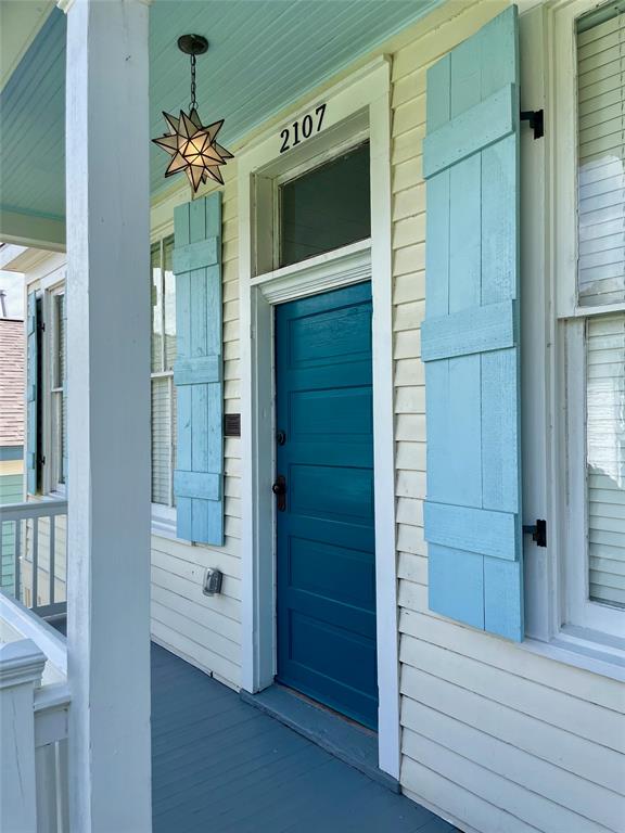 2107 Avenue M 1/2, Galveston, Texas image 9
