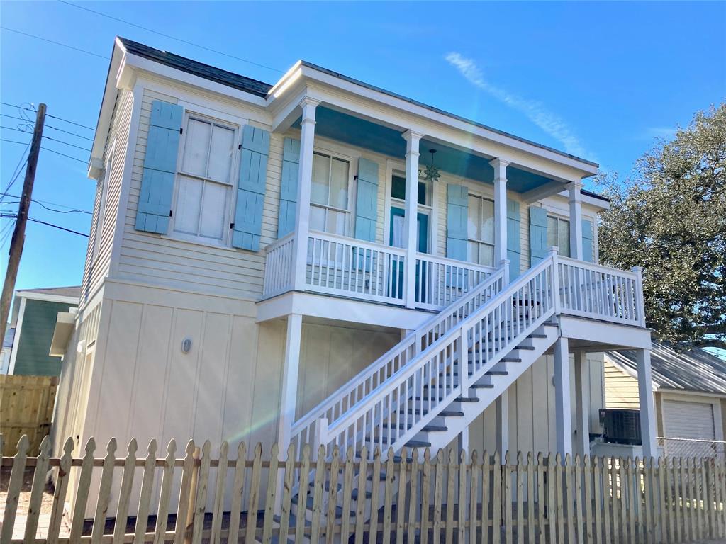 2107 Avenue M 1/2, Galveston, Texas image 2