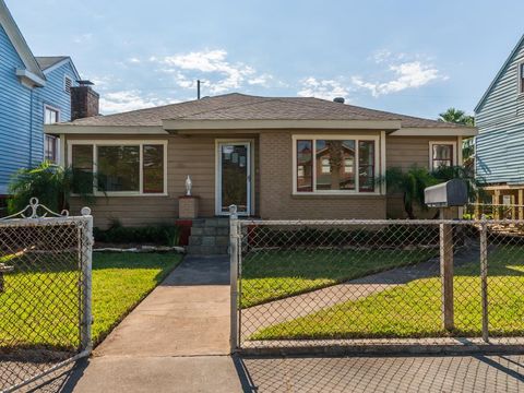 Photo of 1409 Winnie Street, Galveston, TX 77550 (MLS # 47831769)