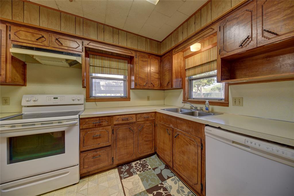 146 S Reynolds Street, La Grange, Texas image 10