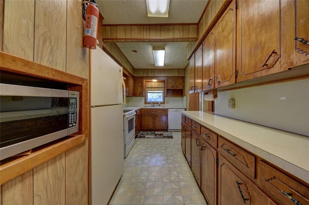 146 S Reynolds Street, La Grange, Texas image 11