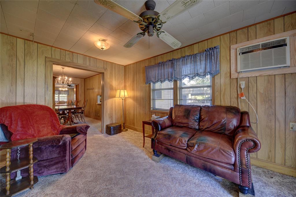 146 S Reynolds Street, La Grange, Texas image 4