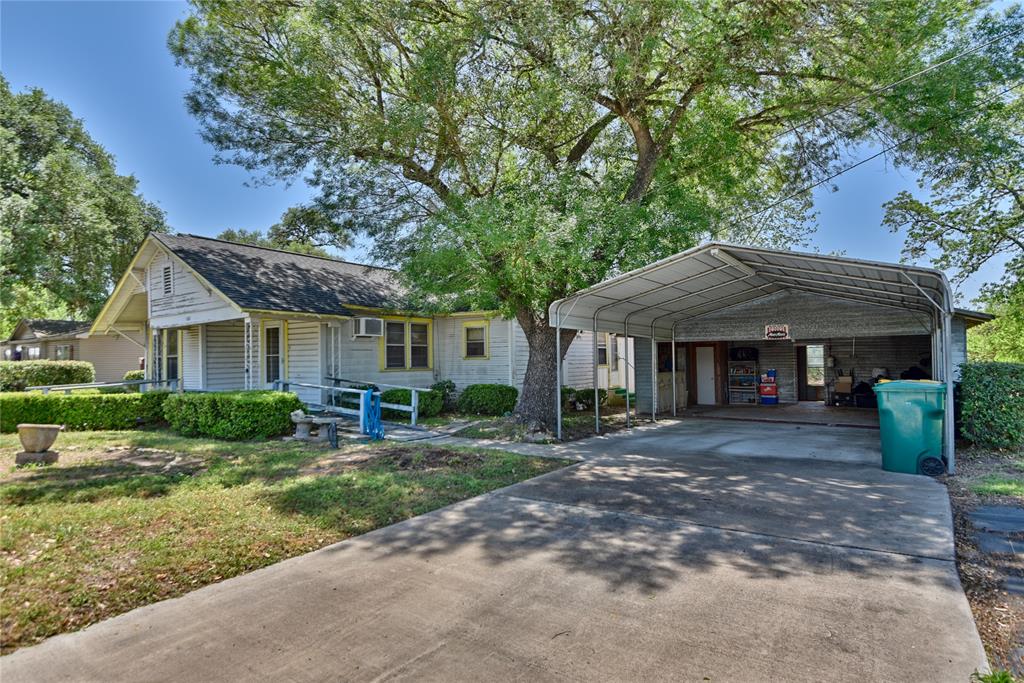 146 S Reynolds Street, La Grange, Texas image 3