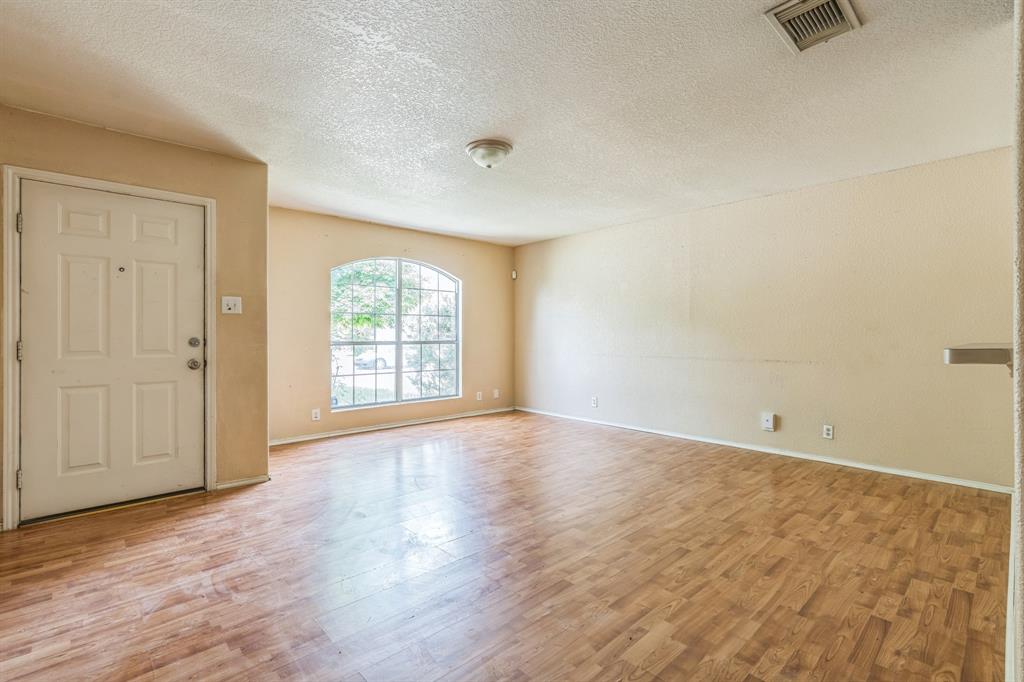 8230 Grand Bend