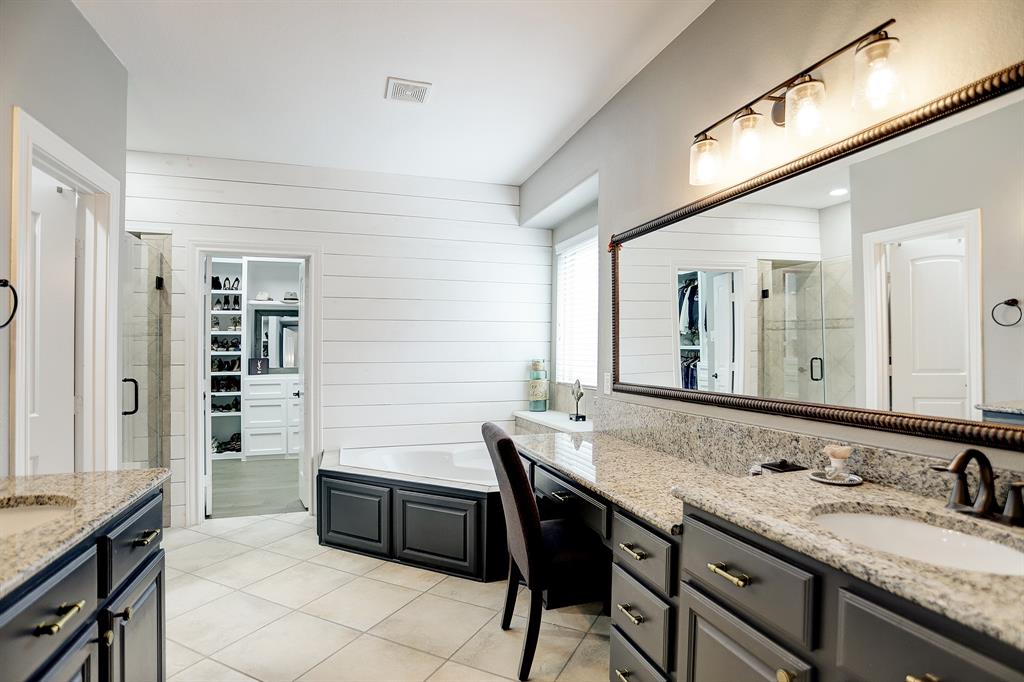 409 Holly Forest Drive, Conroe, Texas image 13