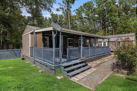 Photo of 156 Ramblewood, Livingston, TX 77351 (MLS # 61429045)