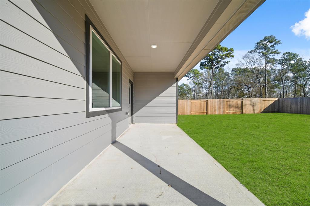 16940 Hazelnut Drive, Conroe, Texas image 13