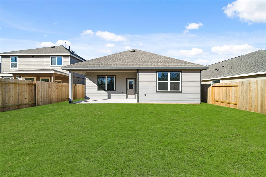 16940 Hazelnut Drive, Conroe, Texas image 14