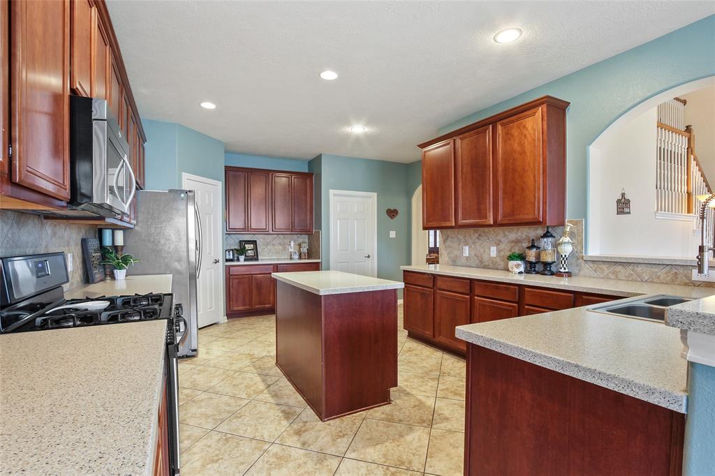 4204 S Meridian Greens Drive, Dickinson, Texas image 6