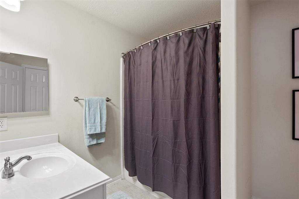 4204 S Meridian Greens Drive, Dickinson, Texas image 25
