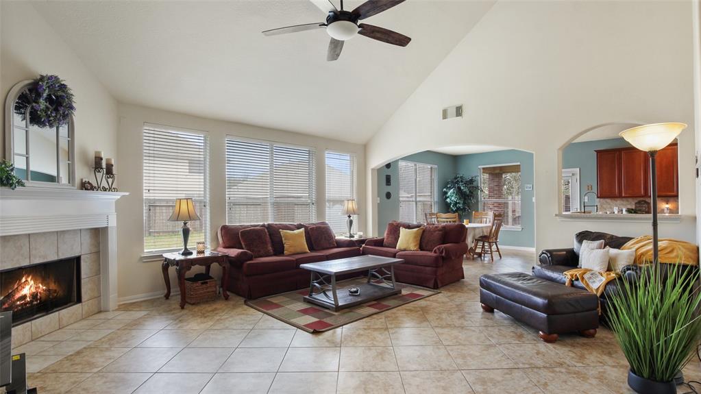 4204 S Meridian Greens Drive, Dickinson, Texas image 3