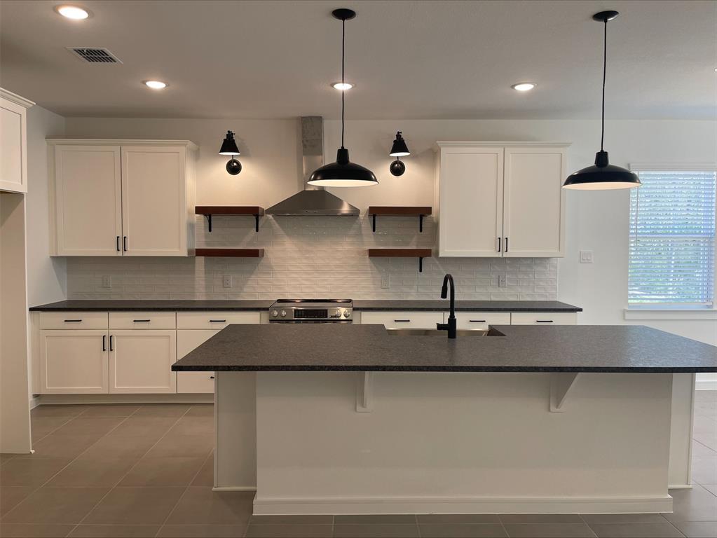 1021 Tarkington Timbers Drive, Cleveland, Texas image 9