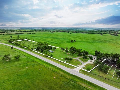Photo of 1189 Fm 935, Lott, TX 76656 (MLS # 91256243)