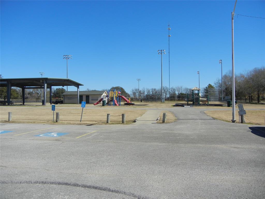 4th Street, Hempstead, Texas image 13