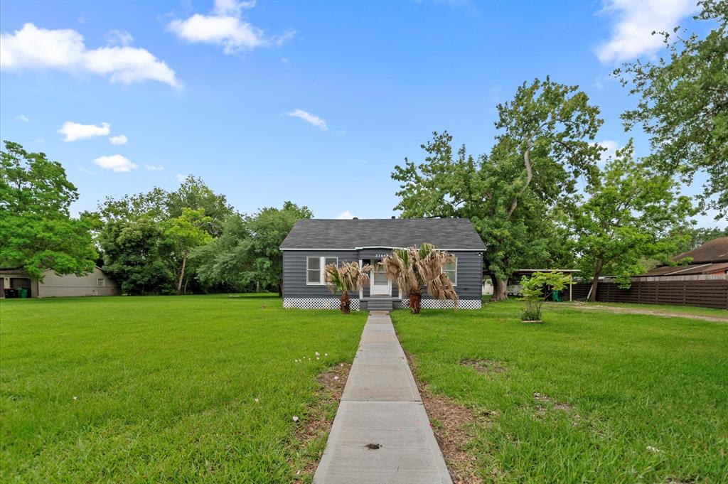 2303 Wright Boulevard, Baytown, Texas image 2