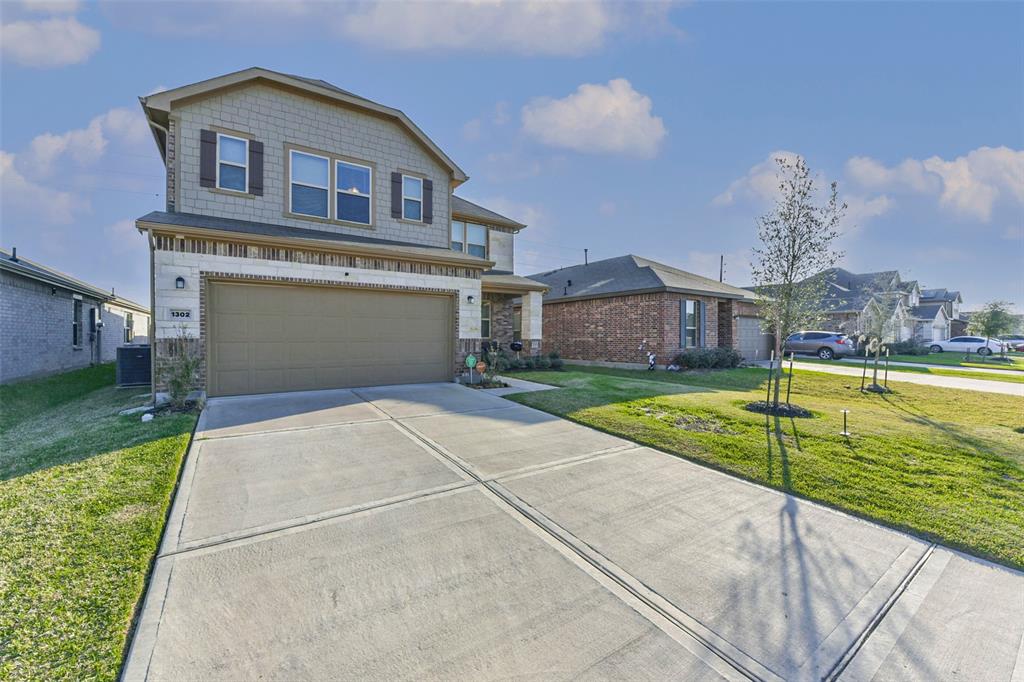 1302 Glendora Drive, Rosharon, Texas image 2