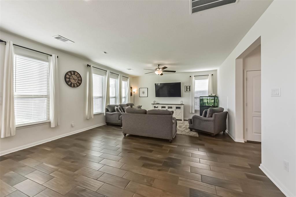 1302 Glendora Drive, Rosharon, Texas image 13