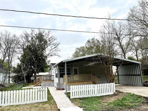 A home in Bacliff