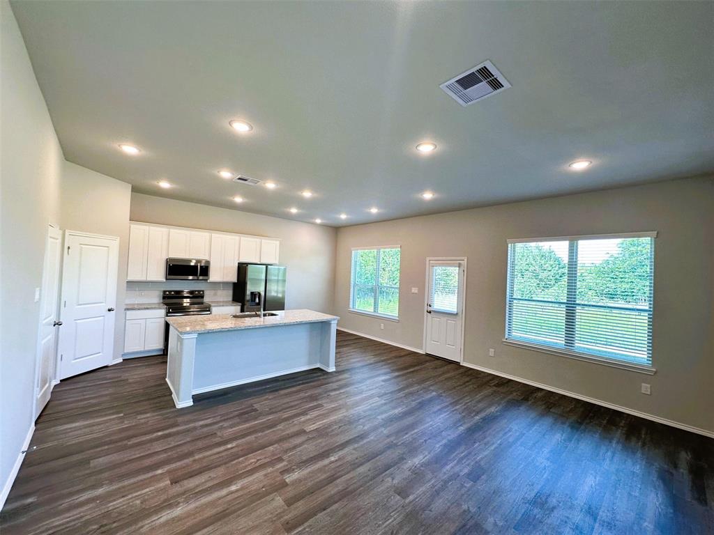 Photo 5 of 22 of 11069 Magnolia Bend house