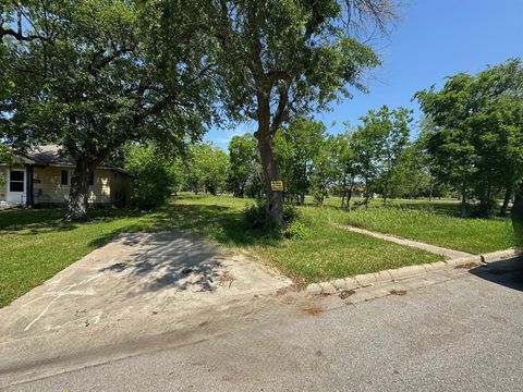 Photo of 429 18th Street, Port Arthur, TX 77640 (MLS # 55511678) Photo of 429 18th Street, Port Arthur, TX 77640 (MLS # 55511678)