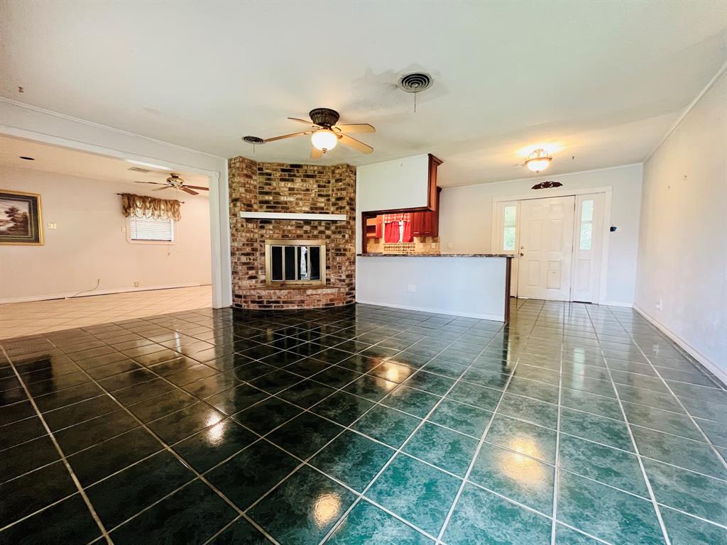 703 W Park Street, Vidor, Texas image 2