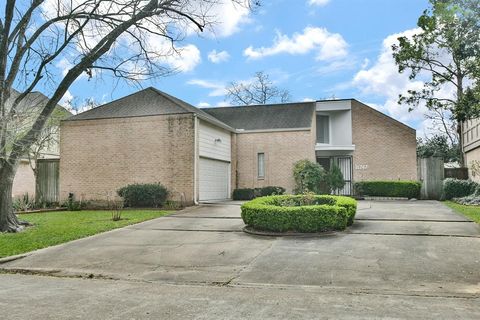 Photo of 11747 Riverview Dr Dr, Houston, TX 77077 (MLS # 37115965)