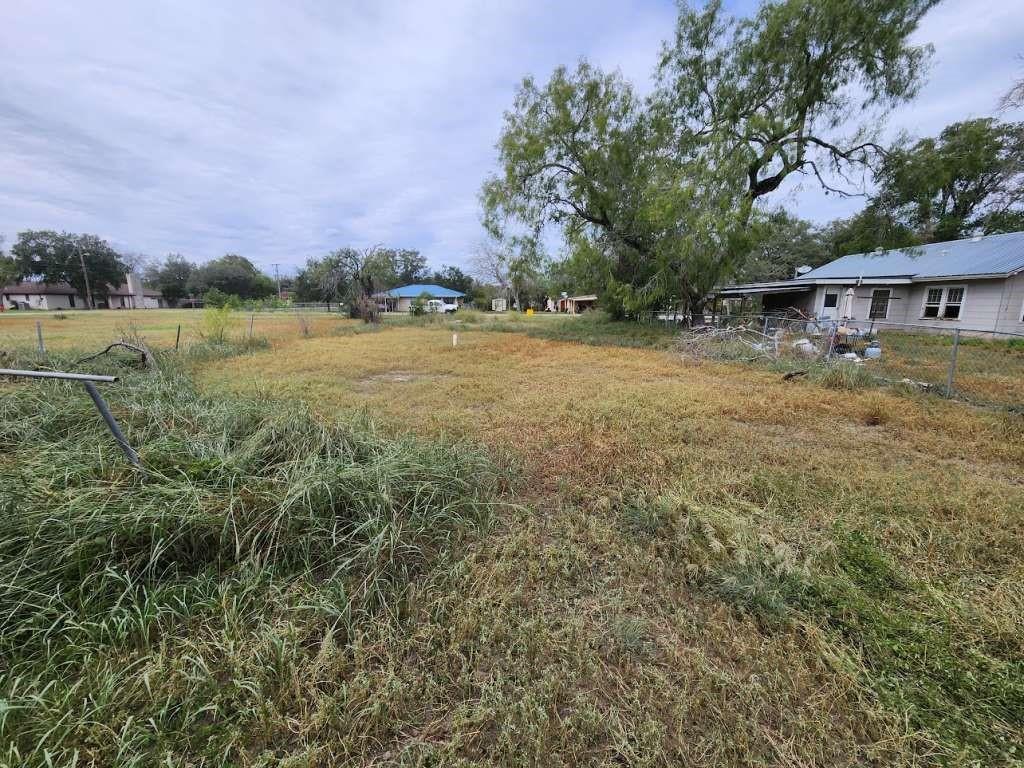 915 Brown Street, George West, Texas image 2