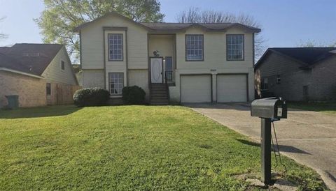 Photo of 12926 Bamboo Forest Trail, Houston, TX 77044 (MLS # 13085963)