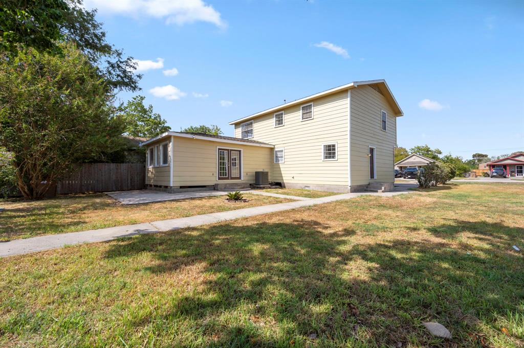 2408 Avenue B, Dickinson, Texas image 4