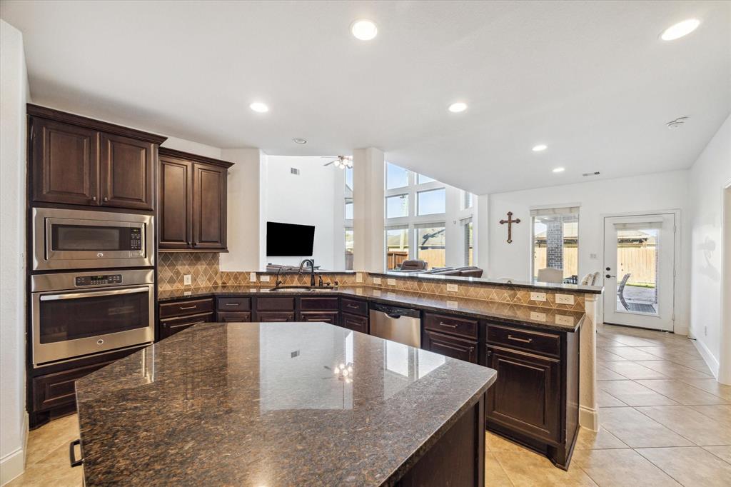 3381 Ashton Springs Lane, Pearland, Texas image 10