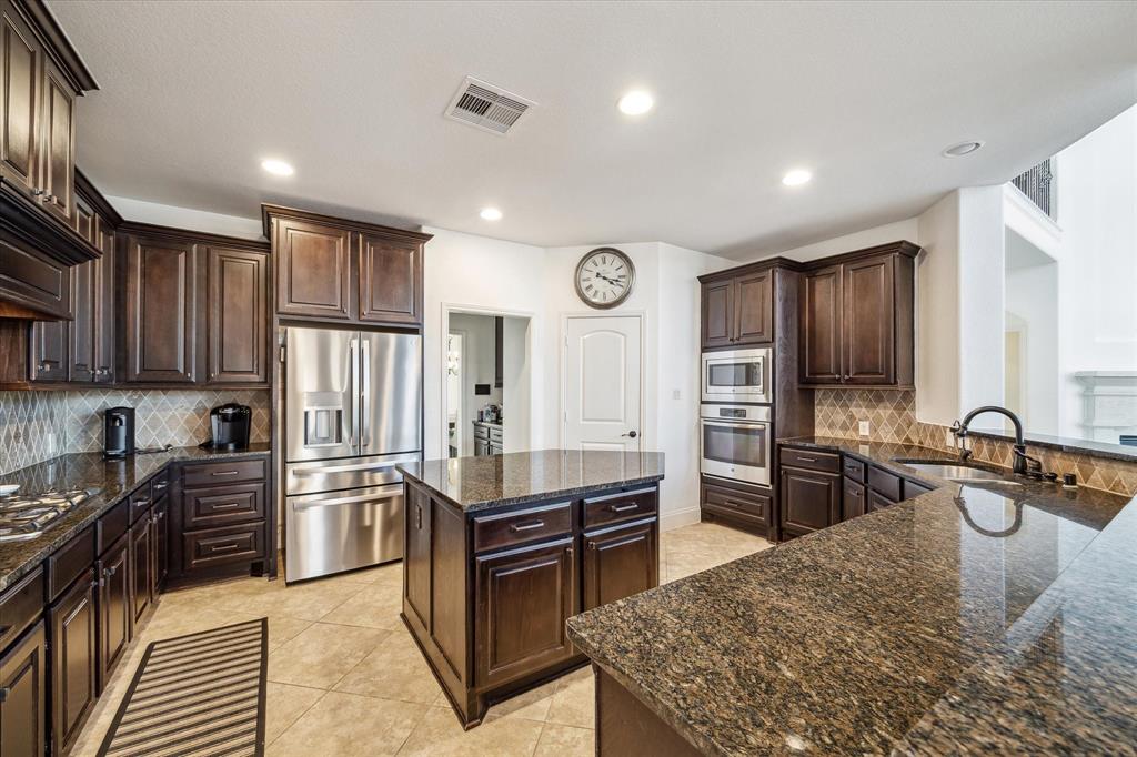 3381 Ashton Springs Lane, Pearland, Texas image 9