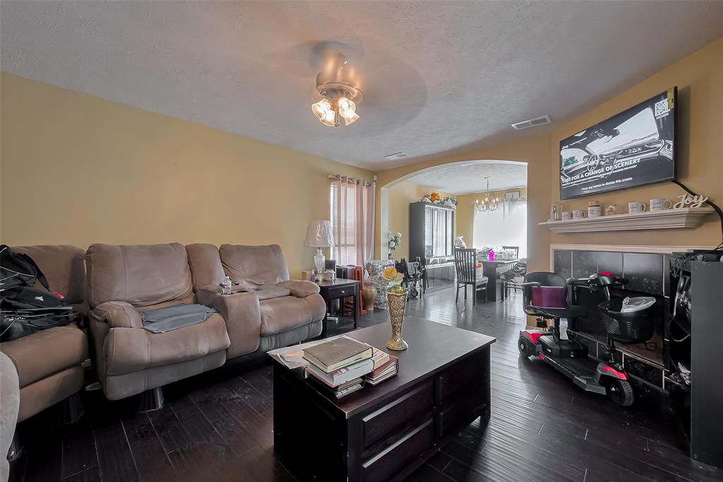 15911 Mission Glen Drive, Houston, Texas image 9