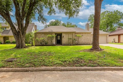 Single Family Residence in Houston TX 12115 Misty Moss Lane.jpg