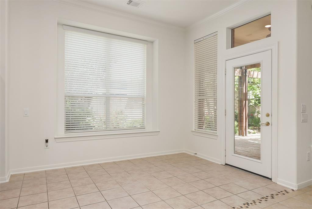 34 E Royal Mews, Conroe, Texas image 17