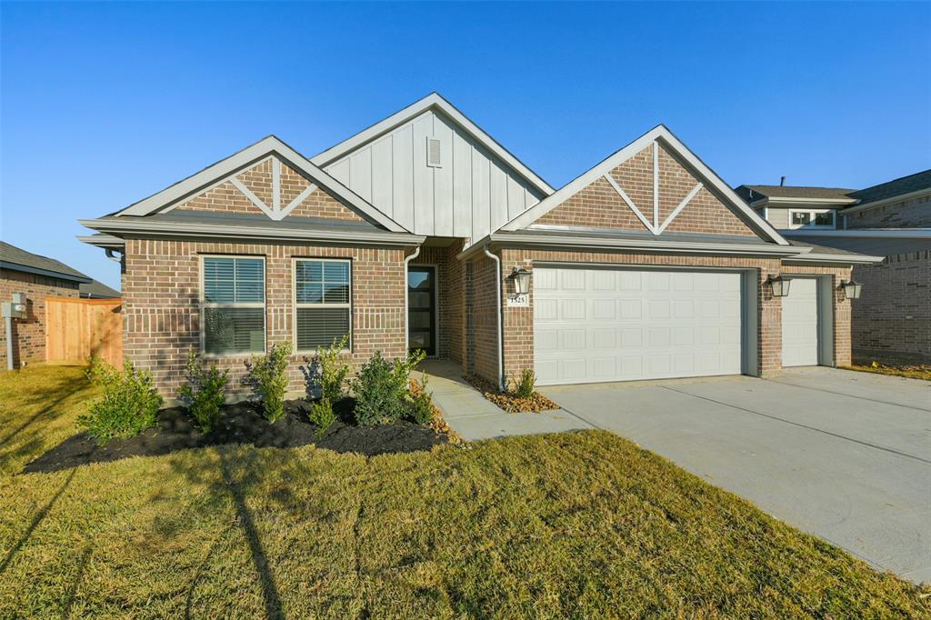 1525 Apache Heights Drive, Dayton, Texas image 3