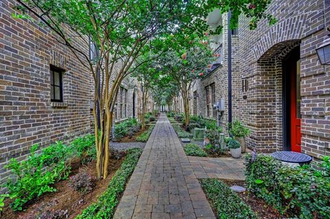 Single Family Residence in Houston TX 2737 Cohn Street.jpg