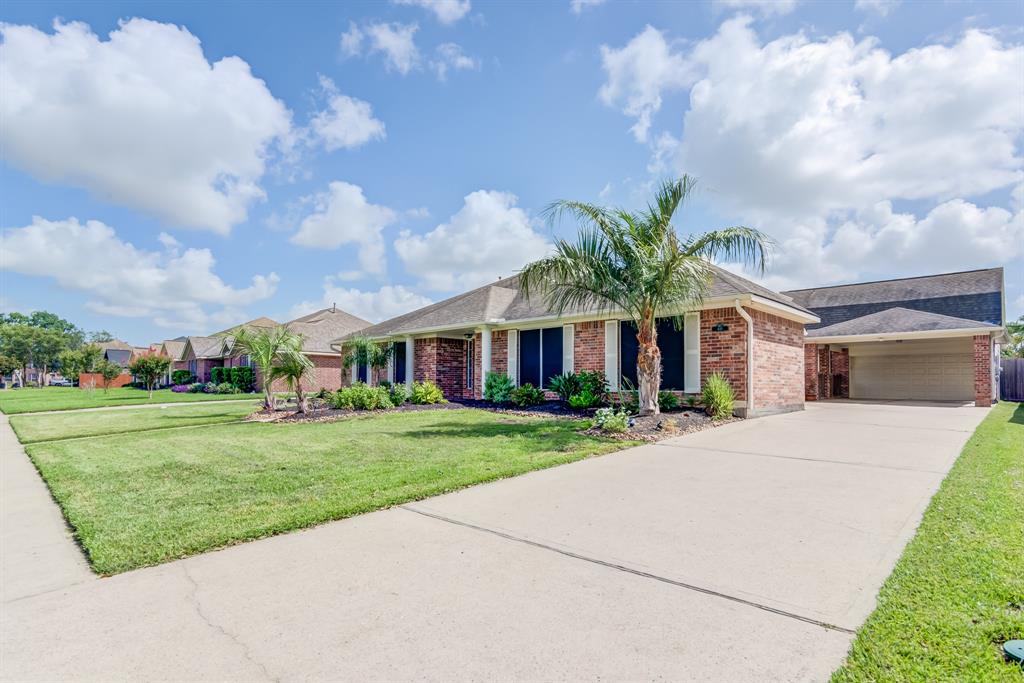 410 Scarlet Sage Drive, League City, Texas image 2