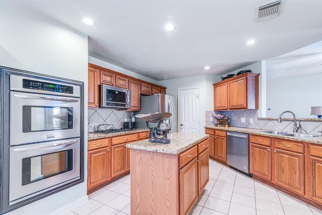 410 Scarlet Sage Drive, League City, Texas image 17