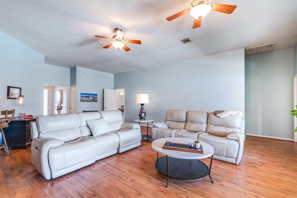 410 Scarlet Sage Drive, League City, Texas image 14