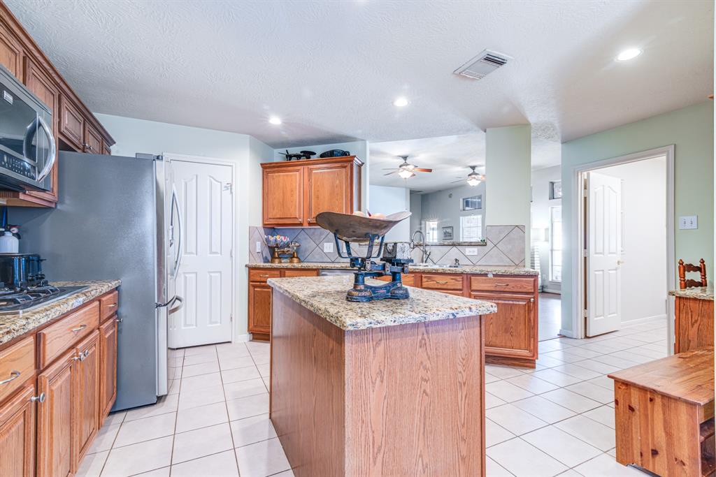 410 Scarlet Sage Drive, League City, Texas image 21