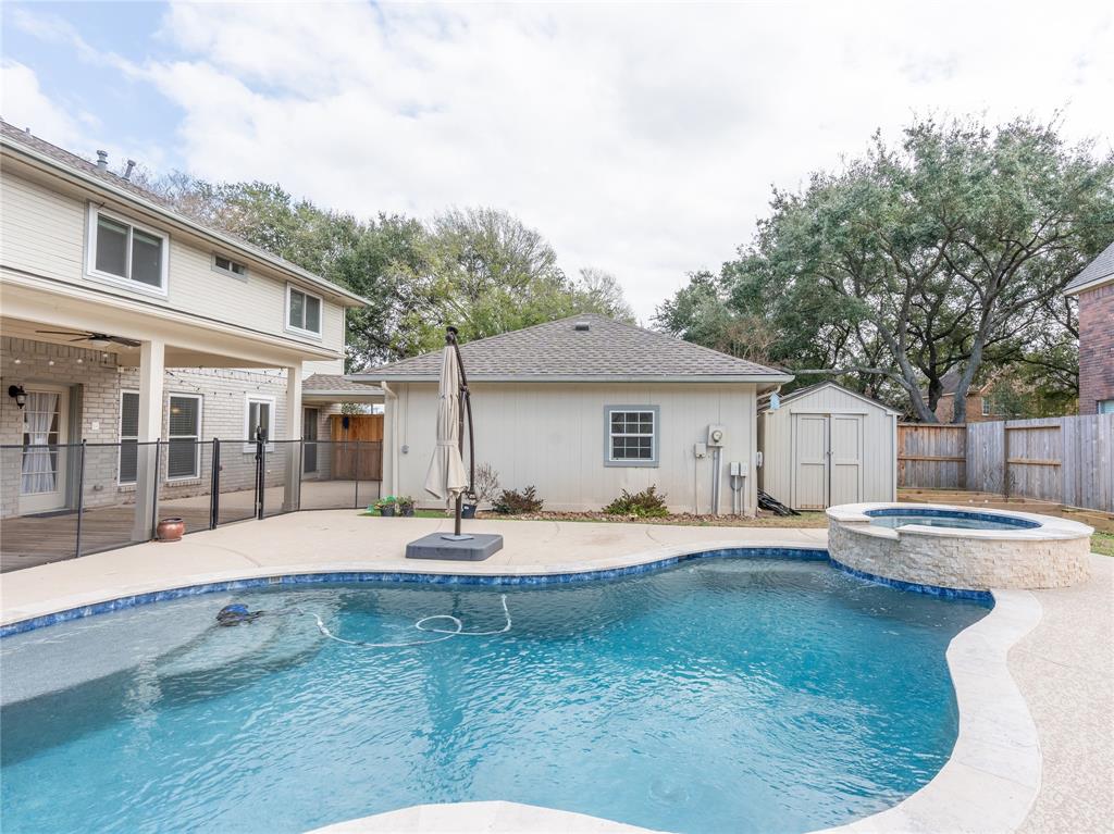 1403 N Medio River Circle, Sugar Land, Texas image 23