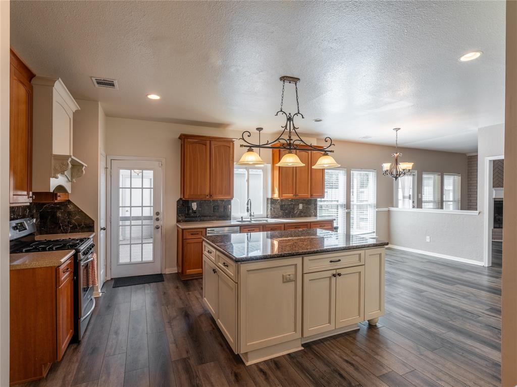 1403 N Medio River Circle, Sugar Land, Texas image 5
