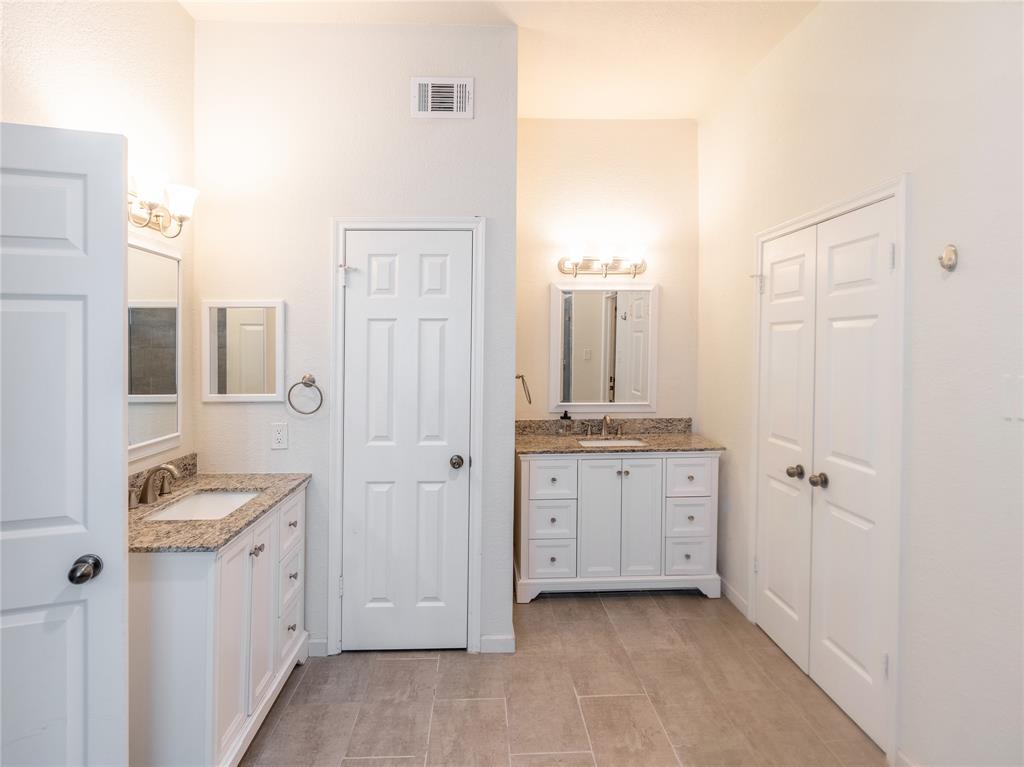 1403 N Medio River Circle, Sugar Land, Texas image 15