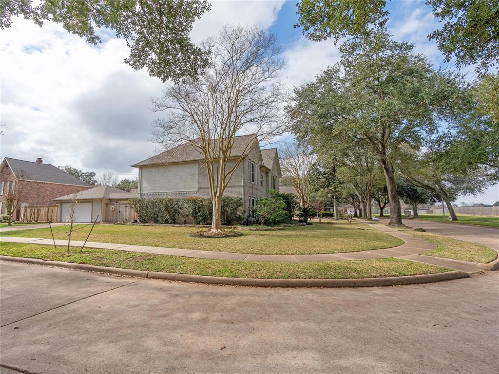 1403 N Medio River Circle, Sugar Land, Texas image 25